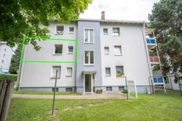 Vermietete 3-Zimmer-Eigentumswohnung im 1. Obergeschoss mit überdachtem Balkon! - Außenansicht (638279)