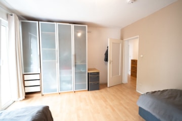 Vermietete 3-Zimmer-Eigentumswohnung im 1. Obergeschoss mit überdachtem Balkon! - Schlafzimmer 2 von 2 (638287)