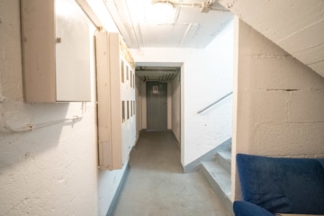 Vermietete 3-Zimmer-Eigentumswohnung im 1. Obergeschoss mit überdachtem Balkon! - Flur KG (638300)