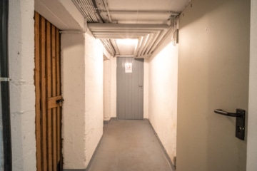 Vermietete 3-Zimmer-Eigentumswohnung im 1. Obergeschoss mit überdachtem Balkon! - Flur KG (638304)