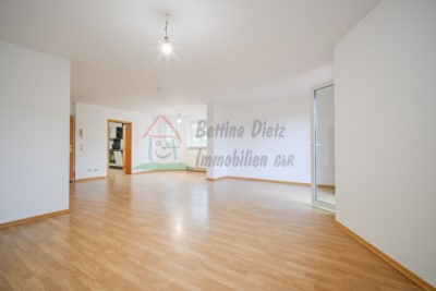 DIETZ: Gepflegte 4-Zimmer Maisonettewohnung mit 2 PKW Stellplätzen in Elsenfeld – Rück - Wohn- und Essbereich EG (702056)
