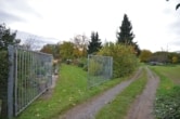 DIETZ: Freizeitgrundstück, Schrebergarten mit Bauwagen in Aschaffenburg Damm zu verpachten! - Einfahrtstor