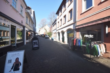 DIETZ: Ladengeschäft in der Steingasse – Der Zubringer zur Hauptfußgängerzone in Aschaffenburg! - Blick Richtung Schloßplatz2 (607345)