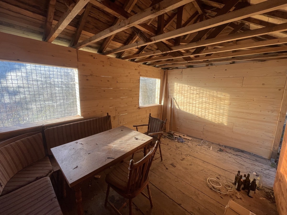 Genehmigte Waldhütte