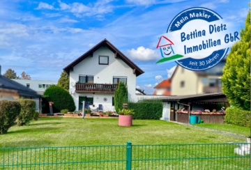 Großzügiges Zweifamilienhaus mit sonnigem Garten, Terrasse und Garage in idyllischer Feldrandlage - Außenansicht (655368)