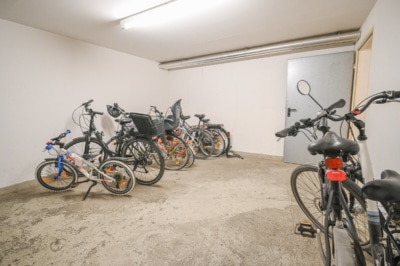 DIETZ: TIP-TOP 3-Zimmer-Eigentumswohnung mit Einbauküche, Stellplatz, TGL-Bad direkt in Ringheim! - Gemeinschaftlicher Fahrradabstellraum (697244)