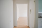 Diele - DIETZ: TIP-TOP 3-Zimmer-Eigentumswohnung mit Einbauküche, Stellplatz, TGL-Bad direkt in Ringheim!