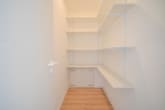 Abstellraum - DIETZ: TIP-TOP 3-Zimmer-Eigentumswohnung mit Einbauküche, Stellplatz, TGL-Bad direkt in Ringheim!