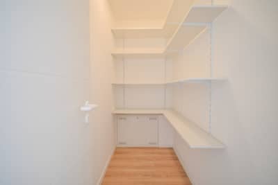 DIETZ: TIP-TOP 3-Zimmer-Eigentumswohnung mit Einbauküche, Stellplatz, TGL-Bad direkt in Ringheim! - Abstellraum (697239)