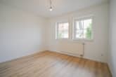 Schlafzimmer 2 - DIETZ: TIP-TOP 3-Zimmer-Eigentumswohnung mit Einbauküche, Stellplatz, TGL-Bad direkt in Ringheim!