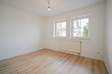 DIETZ: TIP-TOP 3-Zimmer-Eigentumswohnung mit Einbauküche, Stellplatz, TGL-Bad direkt in Ringheim! - Schlafzimmer 2 (695117)