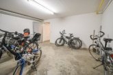 Gemeinschaftlicher Fahrradabstellraum - DIETZ: TIP-TOP 3-Zimmer-Eigentumswohnung mit Einbauküche, Stellplatz, TGL-Bad direkt in Ringheim!