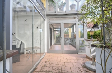 DIETZ: Gepflegte 3,5-Zimmer-EG-Wohnung in Dietzenbach-Steinberg! mit Garage und zwei Wintergärten! - Eingang Wintergarten (678591)