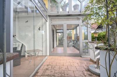 DIETZ: Gepflegte 3,5-Zimmer-EG-Wohnung in Dietzenbach-Steinberg! mit Garage und zwei Wintergärten! - Eingang Wintergarten (697219)