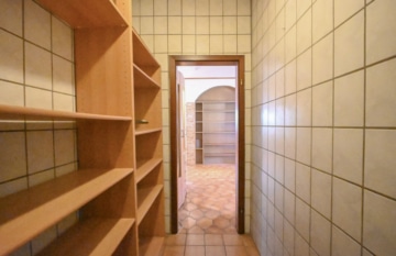 DIETZ: Gepflegte 3,5-Zimmer-EG-Wohnung in Dietzenbach-Steinberg! mit Garage und zwei Wintergärten! - Lagerraum (678568)