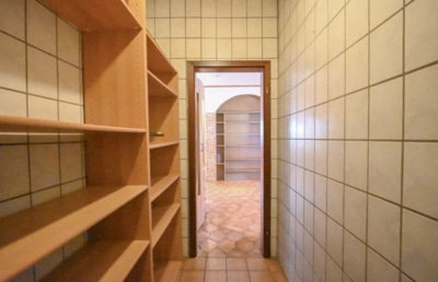 DIETZ: Gepflegte 3,5-Zimmer-EG-Wohnung in Dietzenbach-Steinberg! mit Garage und zwei Wintergärten! - Lagerraum (697196)