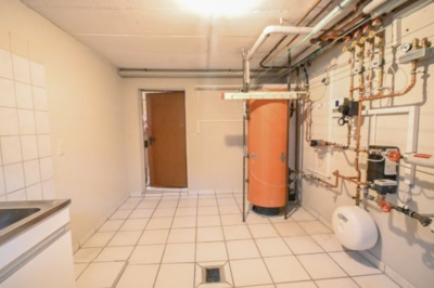 DIETZ: Gepflegte 3,5-Zimmer-EG-Wohnung in Dietzenbach-Steinberg! mit Garage und zwei Wintergärten! - Heizungsraum KG (697201)