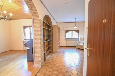 DIETZ: Gepflegte 3,5-Zimmer-EG-Wohnung in Dietzenbach-Steinberg! mit Garage und zwei Wintergärten! - Flurbereich / Esszimmer (697182)