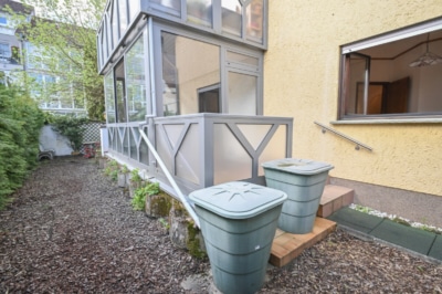DIETZ: Gepflegte 3,5-Zimmer-EG-Wohnung in Dietzenbach-Steinberg! mit Garage und zwei Wintergärten! - Hinterhof (697215)