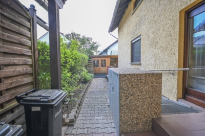 DIETZ: Gepflegte 3,5-Zimmer-EG-Wohnung in Dietzenbach-Steinberg! mit Garage und zwei Wintergärten! - Eingangsbereich (697209)