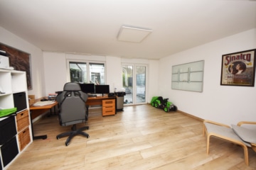DIETZ: Junges Familienhaus mit 837 m² großen, idyllischen Waldgrundstück in Laufach! - Schlafen 4 Büro Spielzimmer UG (678082)
