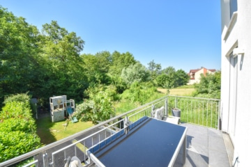 DIETZ: Junges Familienhaus mit 837 m² großen, idyllischen Waldgrundstück in Laufach! - Blick in Ihren Garten und Wald (682014)