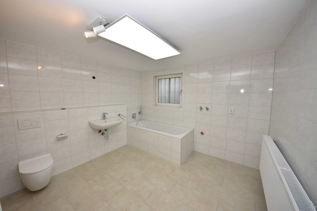 Badezimmer 1 von 2