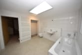 DIETZ: Bungalow mit großer Terrasse und Garten! Nebenkostenpauschale nur 250,-€ Pauschal inkl. Strom/Heizung! - Badewanne und Dusche