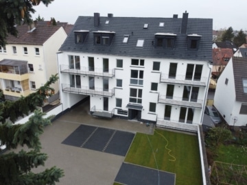 DIETZ: Erstbezug nach Sanierung! 4-Zimmer-Obergeschosswohnung mit 2 Balkonen, Wärmepumpe und Garage!, 63741 Aschaffenburg, Etagenwohnung