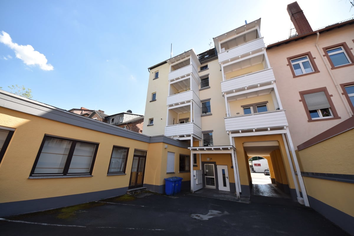 zzgl 40 Euro 1 Parkplatz Innenhof