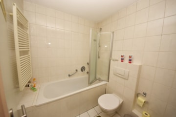 DIETZ: 2-Zimmer-Wohnung im 4. Obergeschoss- Einbauküche bei Bedarf – kein Balkon kein PKW-Stellplatz - Wannenbad (643032)