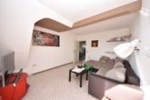 Wohnzimmer - DIETZ: 2-Zimmer-Wohnung im 4. Obergeschoss- Einbauküche bei Bedarf – kein Balkon kein PKW-Stellplatz
