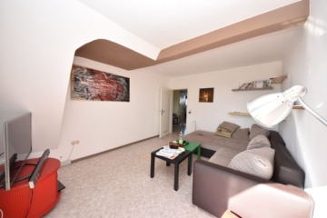 DIETZ: 2-Zimmer-Wohnung im 4. Obergeschoss- Einbauküche bei Bedarf – kein Balkon kein PKW-Stellplatz - Wohnzimmer (643028)