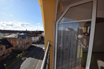DIETZ: 2-Zimmer-Wohnung im 4. Obergeschoss- Einbauküche bei Bedarf – kein Balkon kein PKW-Stellplatz - Blick aus Wohnbereich (643029)