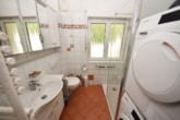 OG Tageslichtbadezimmer - DIETZ: 2 bis 3 Familienhaus mit schönem Blick, Doppelgarage in Waldrandlage! 1 Wohneinheit frei!