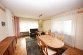 OG Wohnzimmer - DIETZ: 2 bis 3 Familienhaus mit schönem Blick, Doppelgarage in Waldrandlage! 1 Wohneinheit frei!