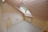 DG Küche - DIETZ: 2 bis 3 Familienhaus mit schönem Blick, Doppelgarage in Waldrandlage! 1 Wohneinheit frei!
