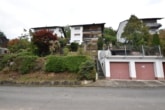 2-4 Familienhaus - DIETZ: 2 bis 3 Familienhaus mit schönem Blick, Doppelgarage in Waldrandlage! 1 Wohneinheit frei!
