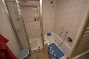 DIETZ: 2 bis 3 Familienhaus mit schönem Blick, Doppelgarage in Waldrandlage! 1 Wohneinheit frei! - UG Badezimmer (642481)
