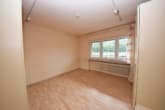 OG Schlafzimmer 1 von 2-3 - DIETZ: 2 bis 3 Familienhaus mit schönem Blick, Doppelgarage in Waldrandlage! 1 Wohneinheit frei!