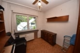 OG Zimmer außerhalb - DIETZ: 2 bis 3 Familienhaus mit schönem Blick, Doppelgarage in Waldrandlage! 1 Wohneinheit frei!