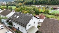 Randlage - DIETZ: 2 bis 3 Familienhaus mit schönem Blick, Doppelgarage in Waldrandlage! 1 Wohneinheit frei!