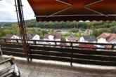 EG Balkon Markise - DIETZ: 2 bis 3 Familienhaus mit schönem Blick, Doppelgarage in Waldrandlage! 1 Wohneinheit frei!