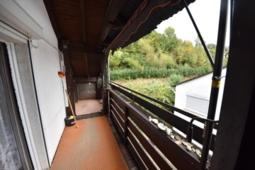 DIETZ: 2 bis 3 Familienhaus mit schönem Blick, Doppelgarage in Waldrandlage! 1 Wohneinheit frei! - DG Balkon (642499)