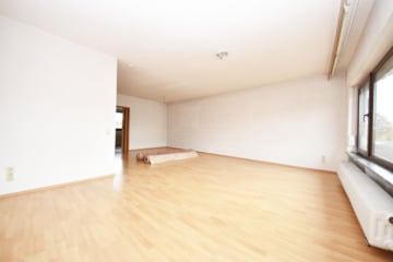 DIETZ: Großzügige 3-Zimmer-Wohnung mit Balkon und Garage in beliebter Babenhäuser Wohnlage! - Wohn- und Esszimmer (646287)