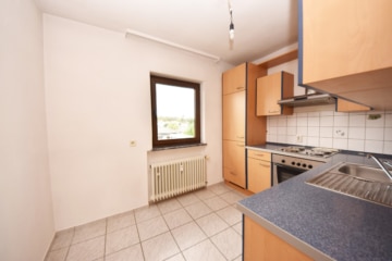 DIETZ: Großzügige 3-Zimmer-Wohnung mit Balkon und Garage in beliebter Babenhäuser Wohnlage! - Einbauküche b. Bedarf (646289)