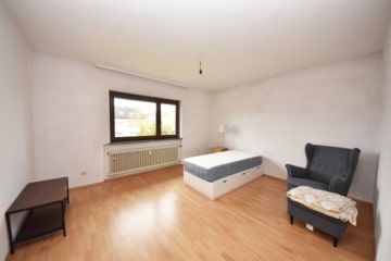 DIETZ: Großzügige 3-Zimmer-Wohnung mit Balkon und Garage in beliebter Babenhäuser Wohnlage! - Schlafzimmer (646291)