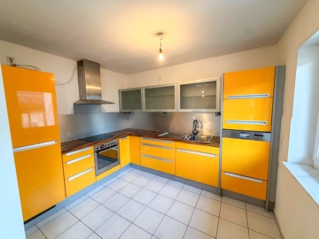 DIETZ: Bezugsfertige 2-Zimmer-Wohnung mit Einbauküche in ruhiger Lage von Leidersbach! - Offener Küchenbereich (661394)