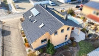 Luftbild - ***VERKAUFT***DIETZ: Einzigartiges Architektenhaus mit Einliegerwohnung, Pool und Gewerbehalle