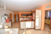 Küche EG - ***VERKAUFT***DIETZ: Einzigartiges Architektenhaus mit Einliegerwohnung, Pool und Gewerbehalle